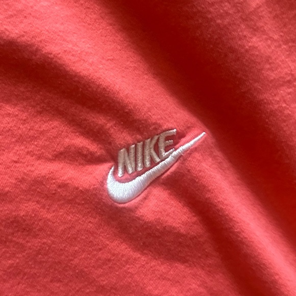 Nike Red T-Shirt - Picture 4 of 4